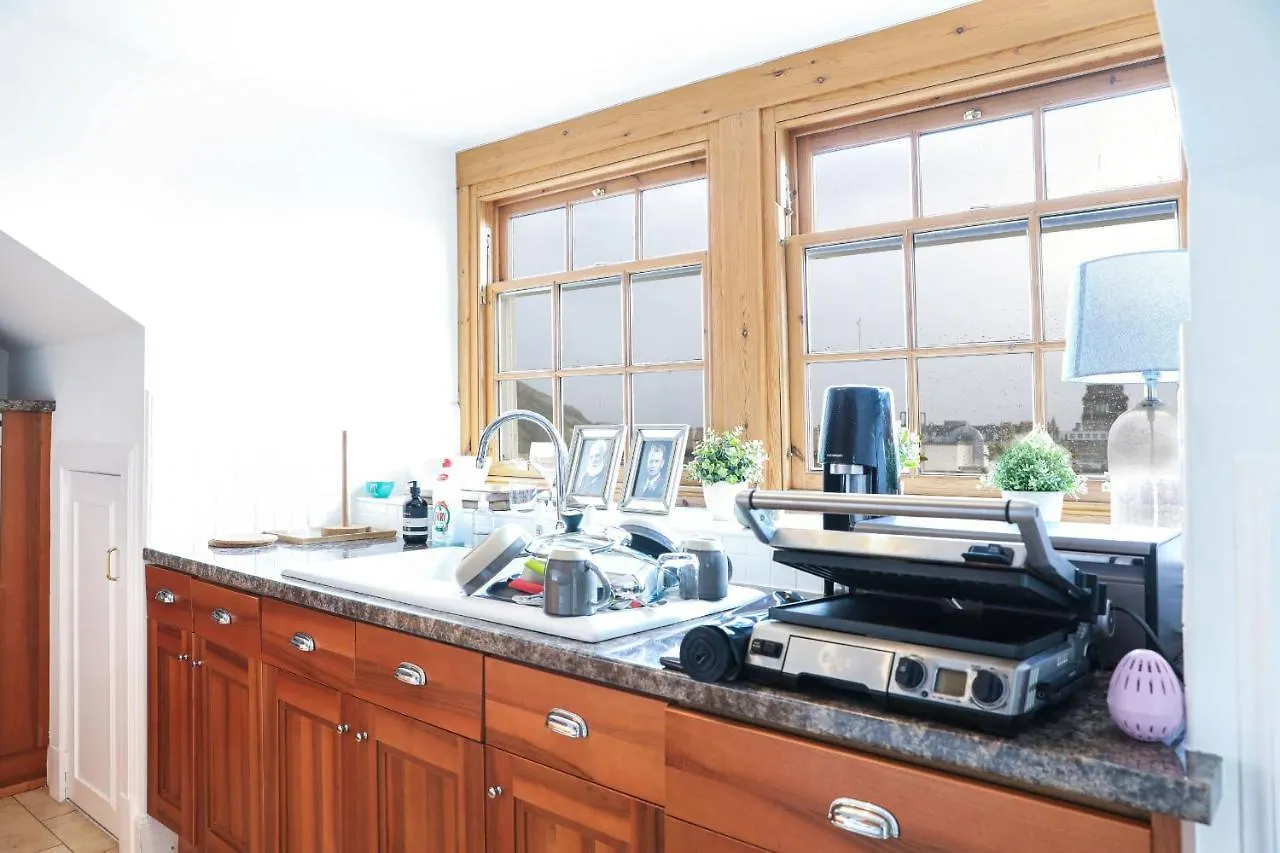Luxury 3 Bed Royal Mile Apartment إدنبرة