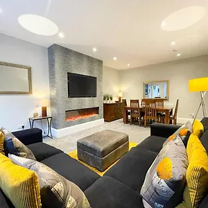 2bed, Private Garden & Fireplace, Near Water Of Leith Apartment