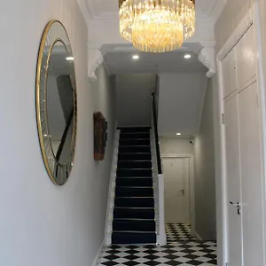 Moxie Luxury , Belfast United Kingdom
